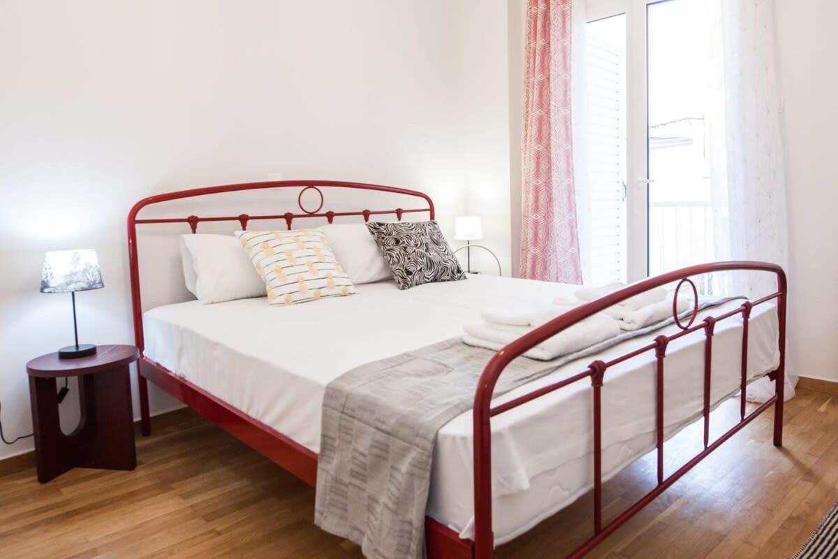 Contemporary Stylish Apartment Located Near Metaxourgeio Area Афины Экстерьер фото