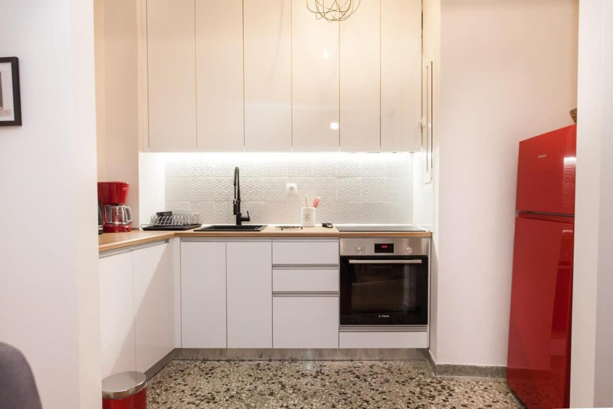 Contemporary Stylish Apartment Located Near Metaxourgeio Area Афины Экстерьер фото