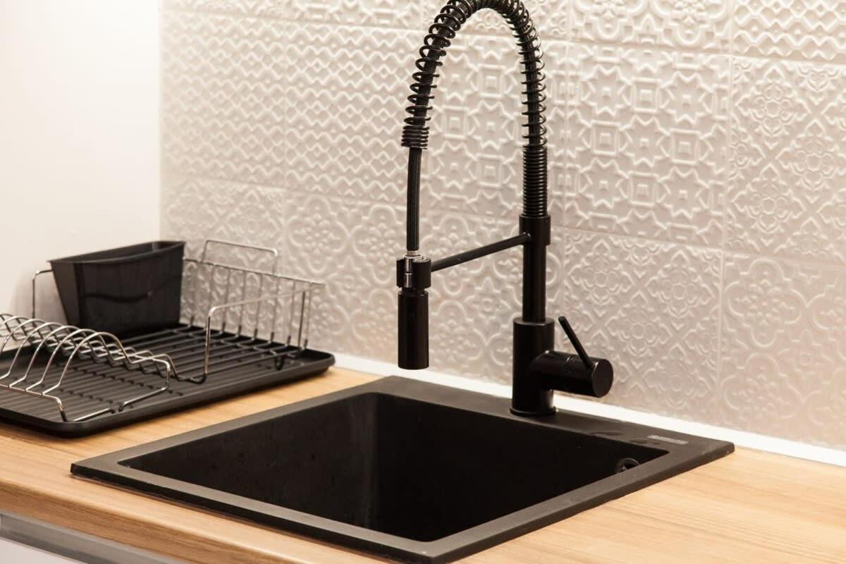 Contemporary Stylish Apartment Located Near Metaxourgeio Area Афины Экстерьер фото