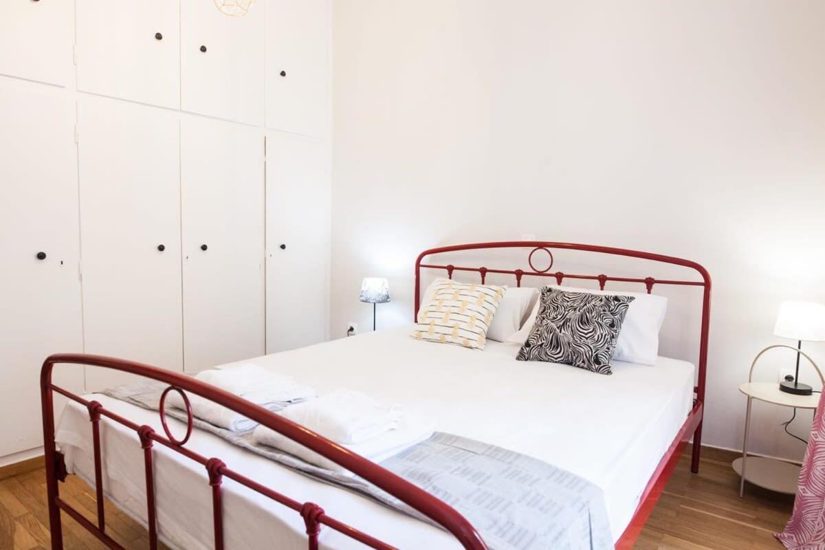 Contemporary Stylish Apartment Located Near Metaxourgeio Area Афины Экстерьер фото
