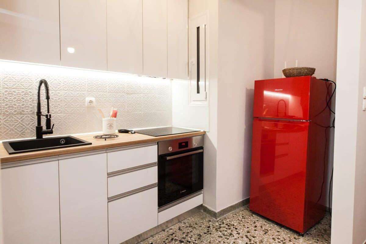 Contemporary Stylish Apartment Located Near Metaxourgeio Area Афины Экстерьер фото