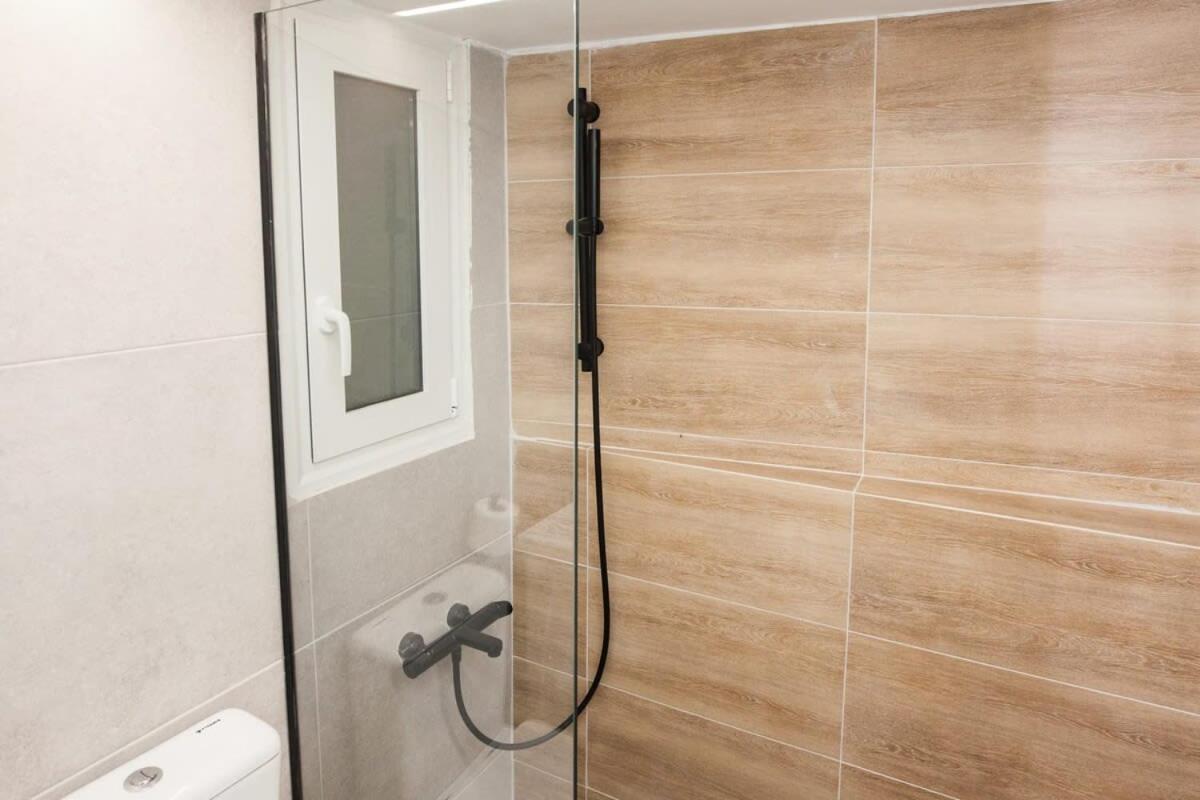 Contemporary Stylish Apartment Located Near Metaxourgeio Area Афины Экстерьер фото